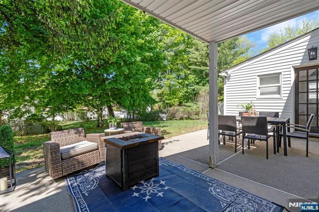 20 W Saddle River Road, Waldwick, NJ 07463