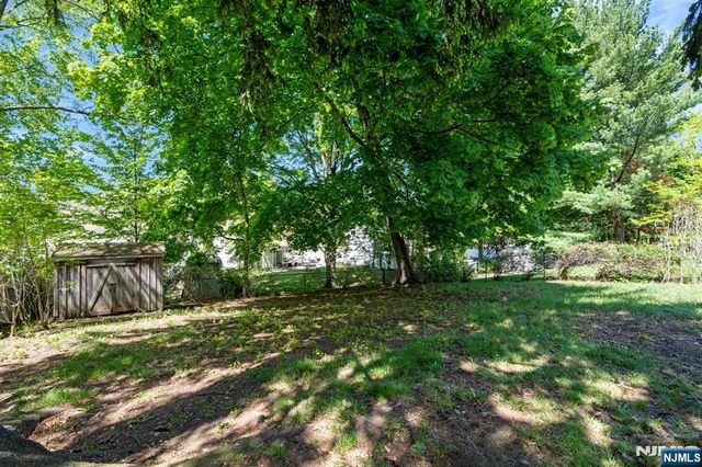 20 W Saddle River Road, Waldwick, NJ 07463