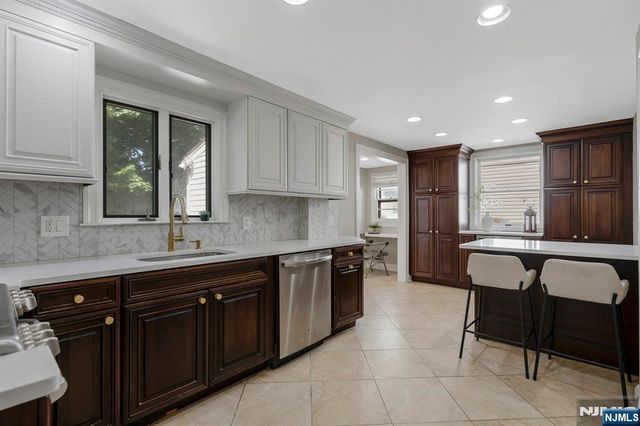 20 W Saddle River Road, Waldwick, NJ 07463