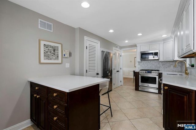 20 W Saddle River Road, Waldwick, NJ 07463