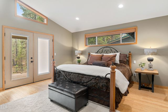 54975 Forest Lane, Bend, OR 97707