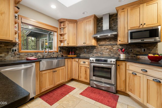 54975 Forest Lane, Bend, OR 97707