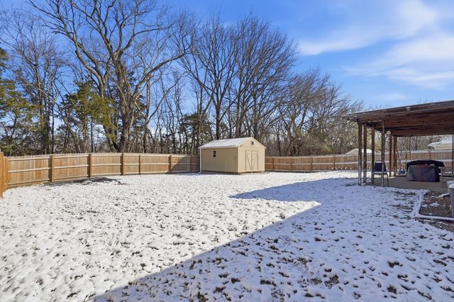 1941 CHOUTEAU LN, Boonville, MO 65233