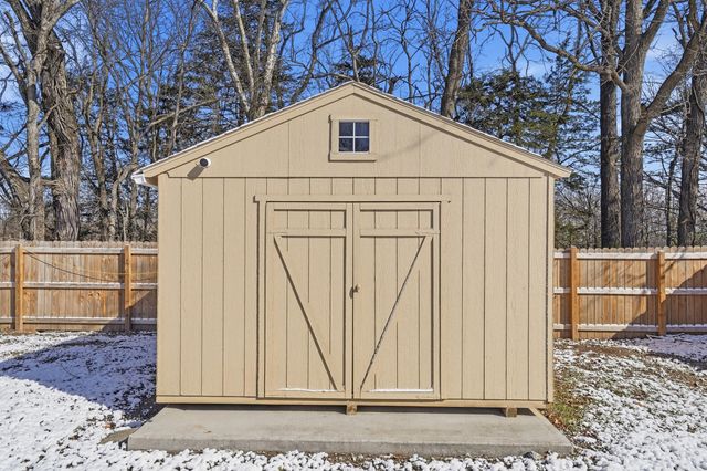 1941 CHOUTEAU LN, Boonville, MO 65233