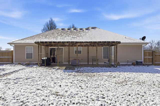 1941 CHOUTEAU LN, Boonville, MO 65233