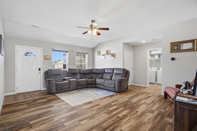 1941 CHOUTEAU LN, Boonville, MO 65233