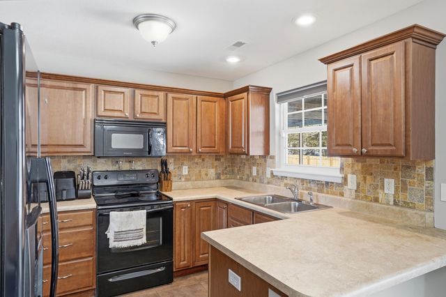 1941 CHOUTEAU LN, Boonville, MO 65233