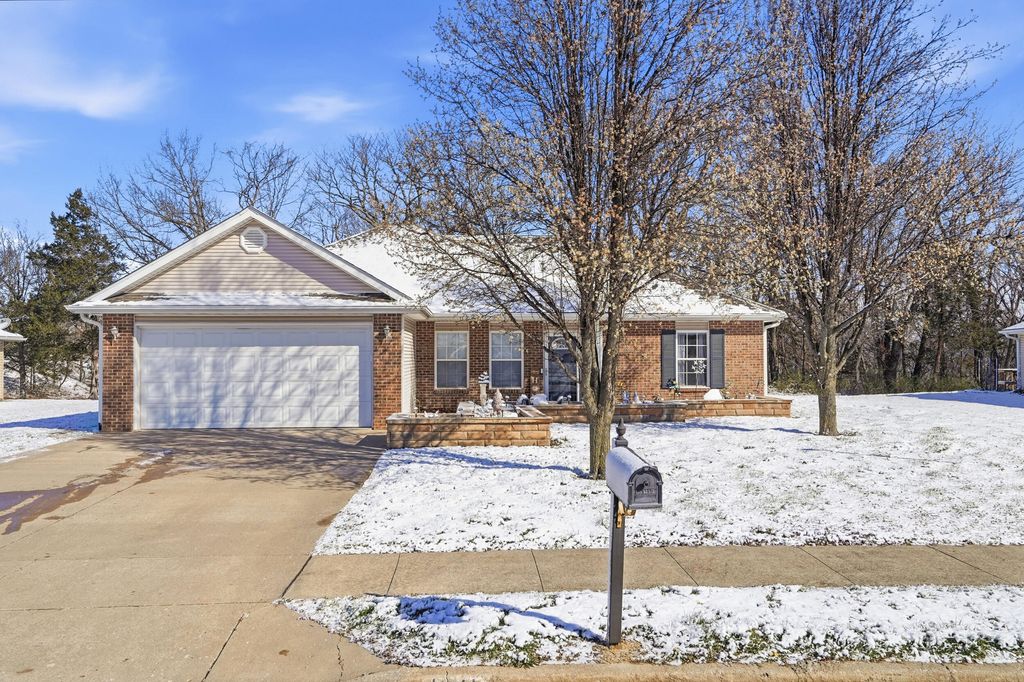 1941 CHOUTEAU LN, Boonville, MO 65233