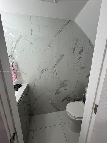 844 W 41st St 47, Hialeah, FL 33012