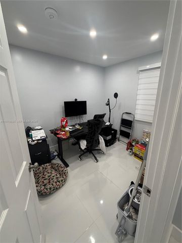 844 W 41st St 47, Hialeah, FL 33012