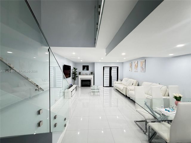 844 W 41st St 47, Hialeah, FL 33012