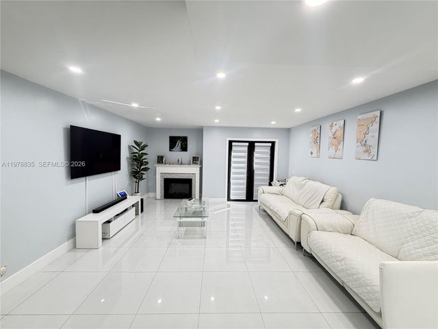 844 W 41st St 47, Hialeah, FL 33012