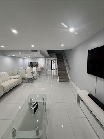 844 W 41st St 47, Hialeah, FL 33012