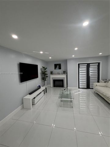844 W 41st St 47, Hialeah, FL 33012