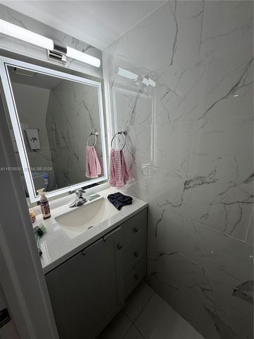 844 W 41st St 47, Hialeah, FL 33012