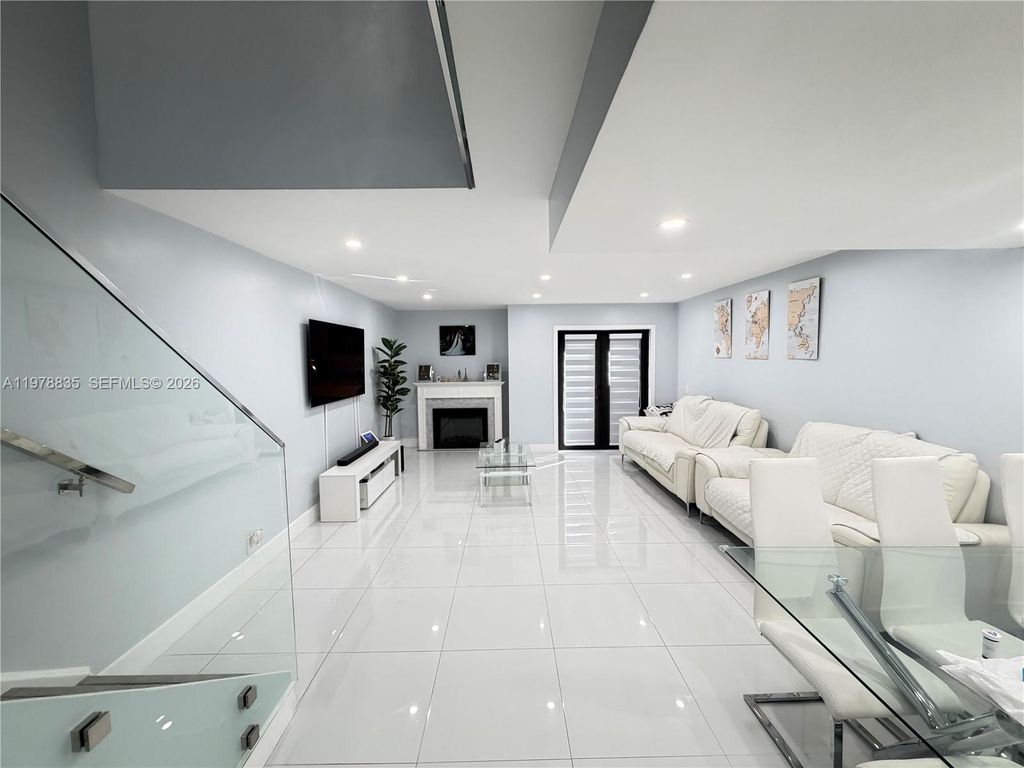 844 W 41st St 47, Hialeah, FL 33012