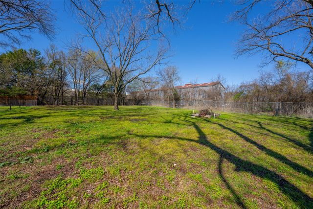 1609 N Brazos Avenue, Cleburne, TX 76031