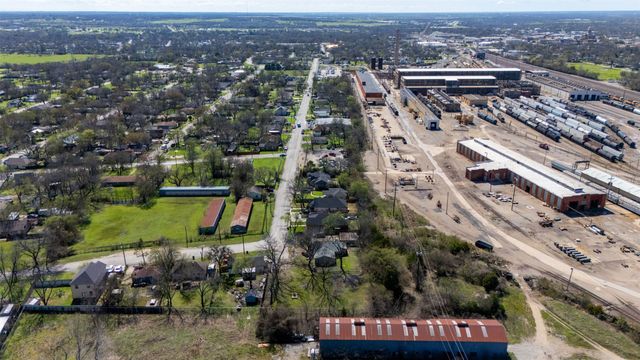 1609 N Brazos Avenue, Cleburne, TX 76031