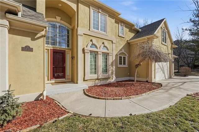 6119 S National Drive, Parkville, MO 64152