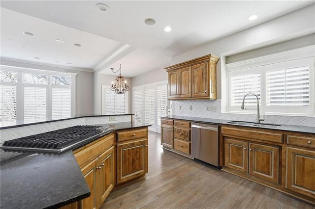 6119 S National Drive, Parkville, MO 64152