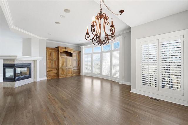 6119 S National Drive, Parkville, MO 64152