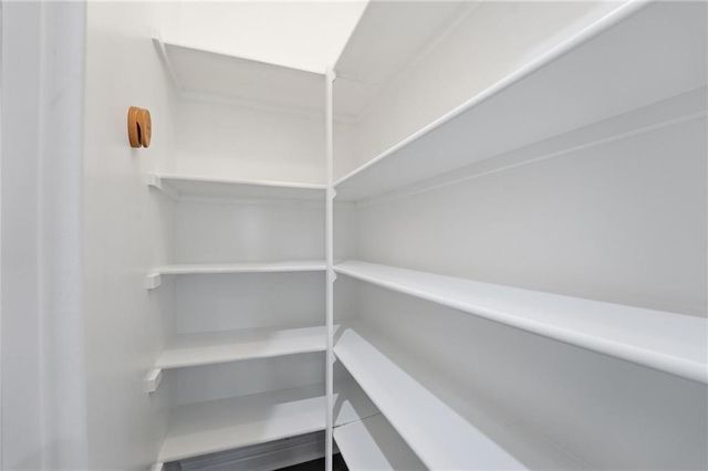 6119 S National Drive, Parkville, MO 64152