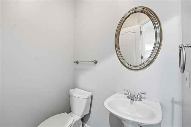 6119 S National Drive, Parkville, MO 64152