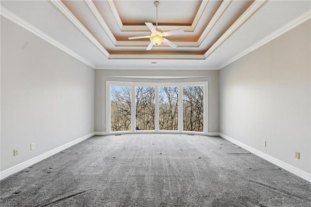 6119 S National Drive, Parkville, MO 64152