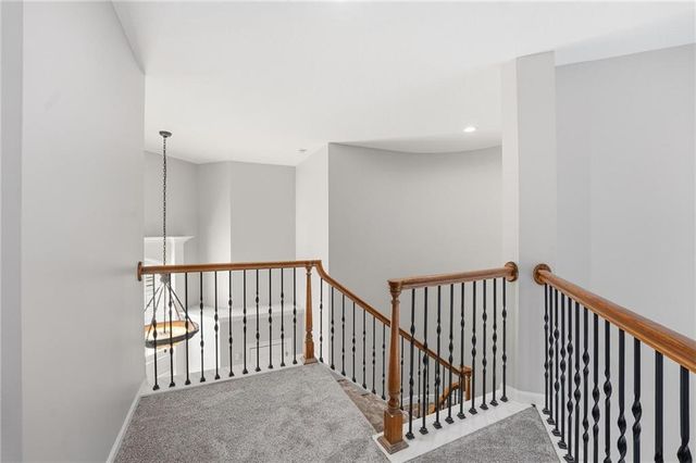 6119 S National Drive, Parkville, MO 64152