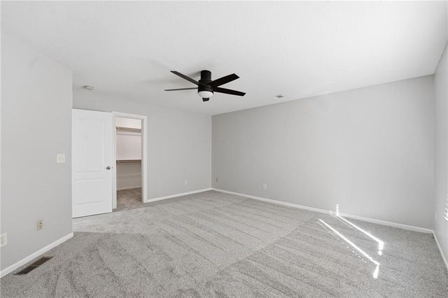 6119 S National Drive, Parkville, MO 64152