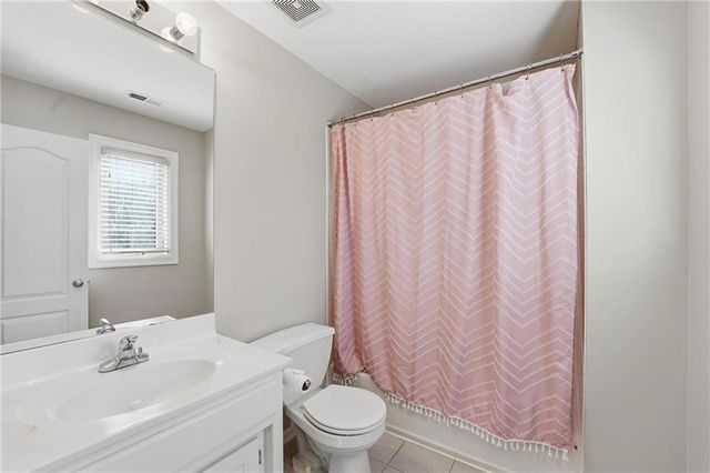 6119 S National Drive, Parkville, MO 64152