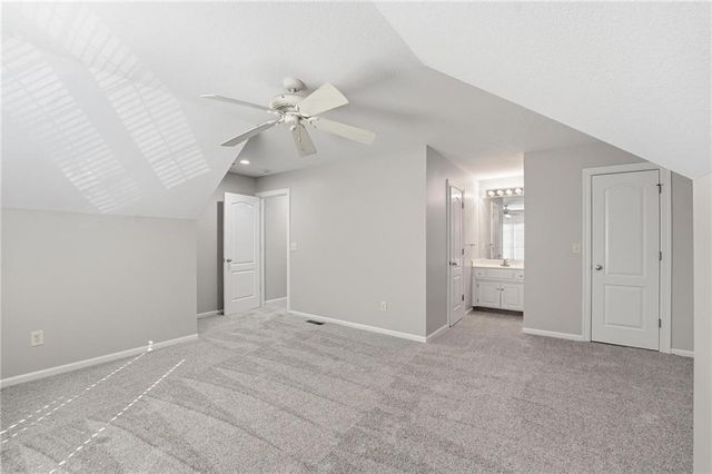 6119 S National Drive, Parkville, MO 64152