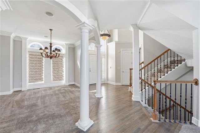 6119 S National Drive, Parkville, MO 64152