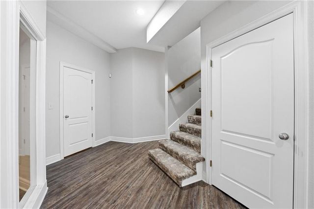 6119 S National Drive, Parkville, MO 64152