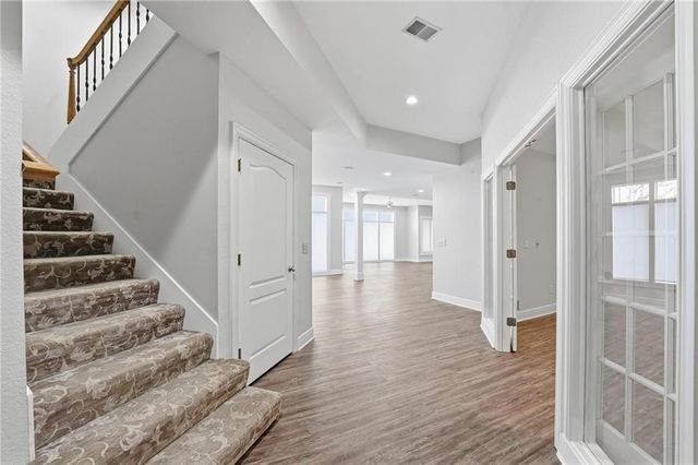 6119 S National Drive, Parkville, MO 64152