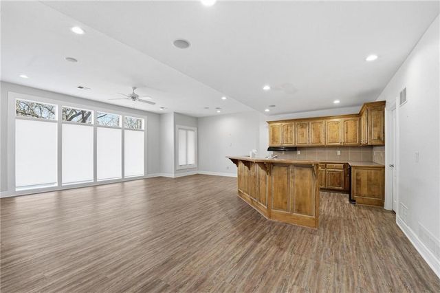 6119 S National Drive, Parkville, MO 64152