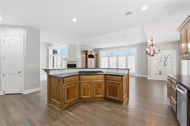 6119 S National Drive, Parkville, MO 64152