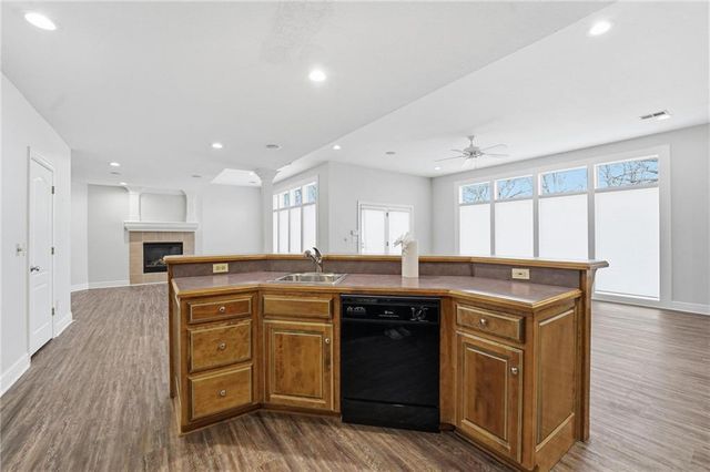 6119 S National Drive, Parkville, MO 64152