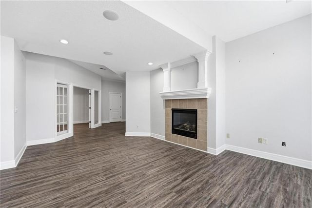 6119 S National Drive, Parkville, MO 64152