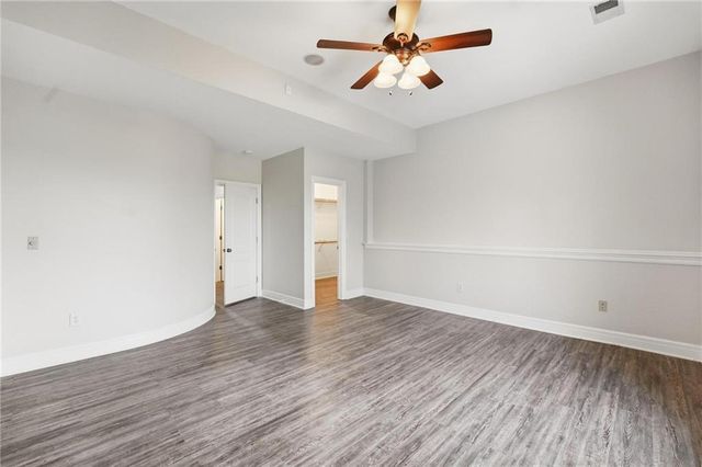 6119 S National Drive, Parkville, MO 64152