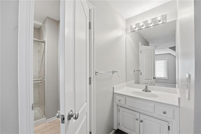 6119 S National Drive, Parkville, MO 64152