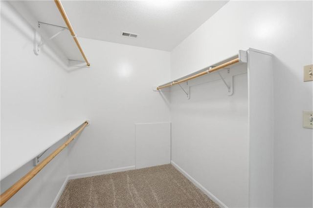 6119 S National Drive, Parkville, MO 64152