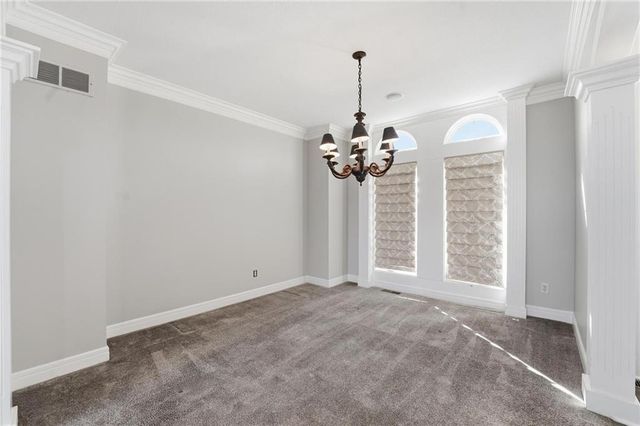 6119 S National Drive, Parkville, MO 64152