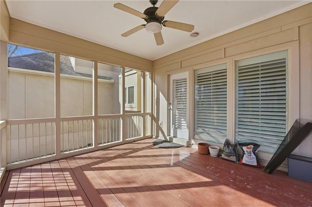 6119 S National Drive, Parkville, MO 64152