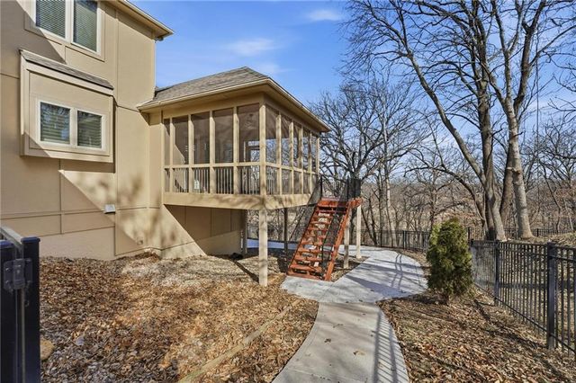 6119 S National Drive, Parkville, MO 64152