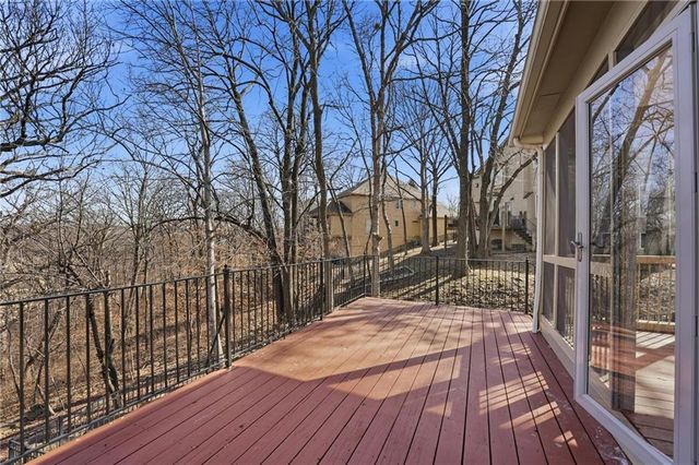 6119 S National Drive, Parkville, MO 64152