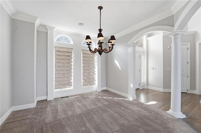 6119 S National Drive, Parkville, MO 64152