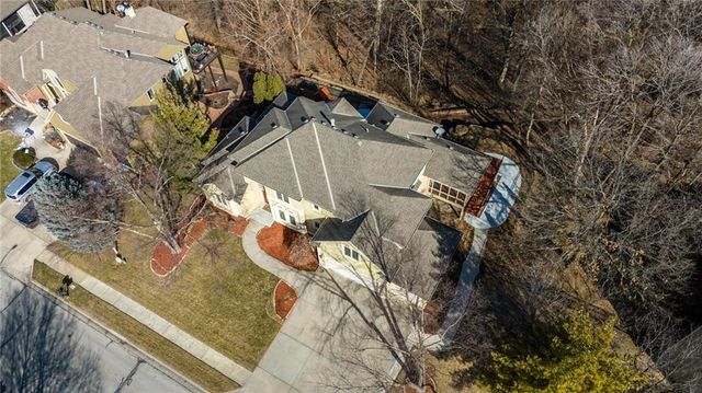 6119 S National Drive, Parkville, MO 64152