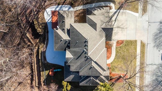 6119 S National Drive, Parkville, MO 64152