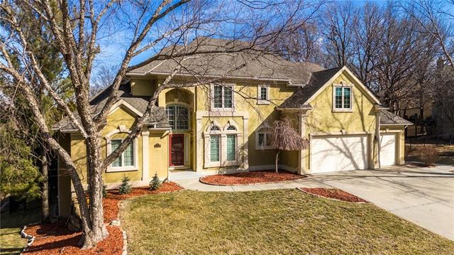 6119 S National Drive, Parkville, MO 64152
